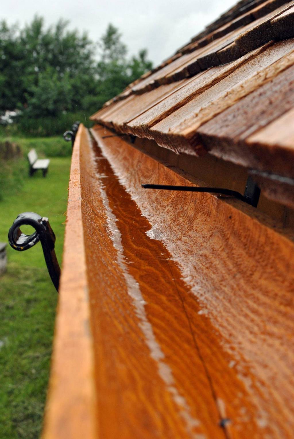 Regenrinnen auf die besondere Art - Dr. Jeschke Holzbau