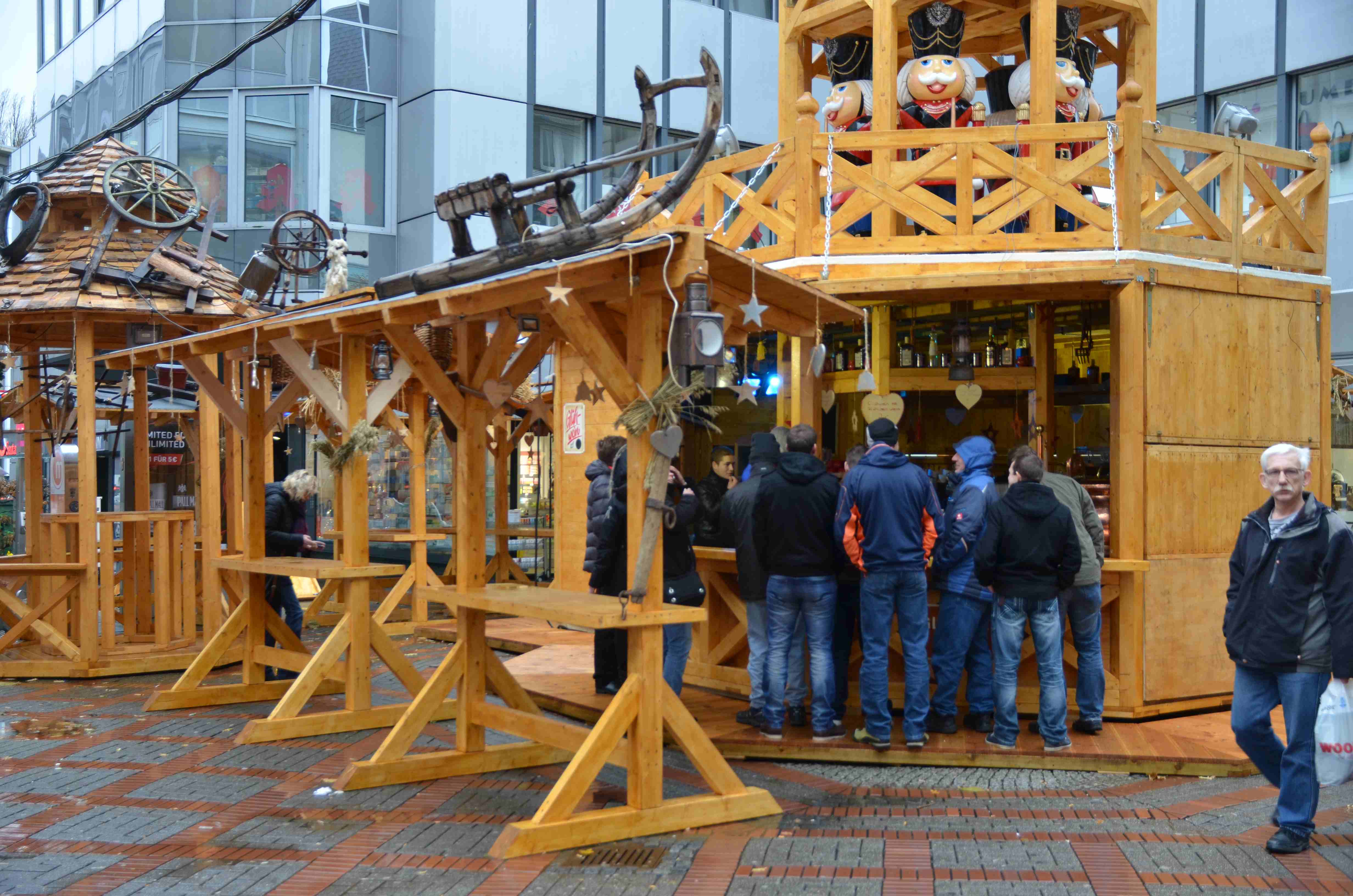 Betriebsausflug zur Weihnachts­pyramide wie im Erzgebirge WDT Holzrahmenbau und Zimmerei